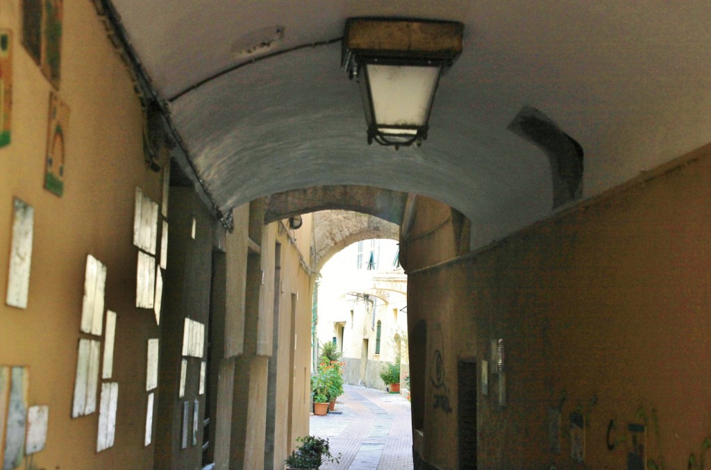 Foto: Centro histórico - Albenga (Liguria), Italia