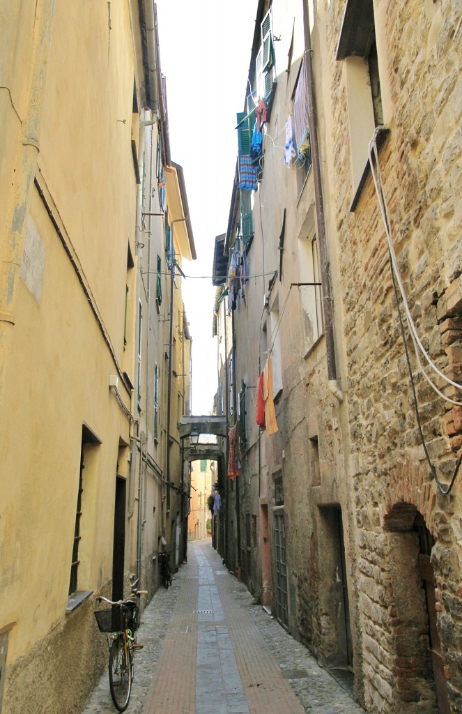 Foto: Centro histórico - Albenga (Liguria), Italia