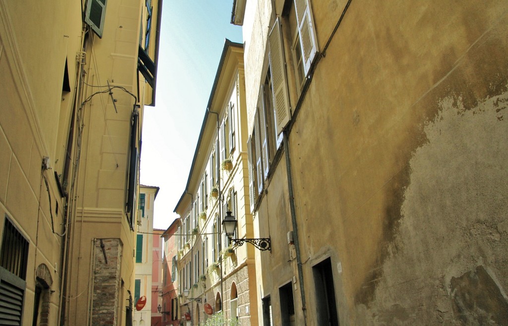 Foto: Centro histórico - Albenga (Liguria), Italia