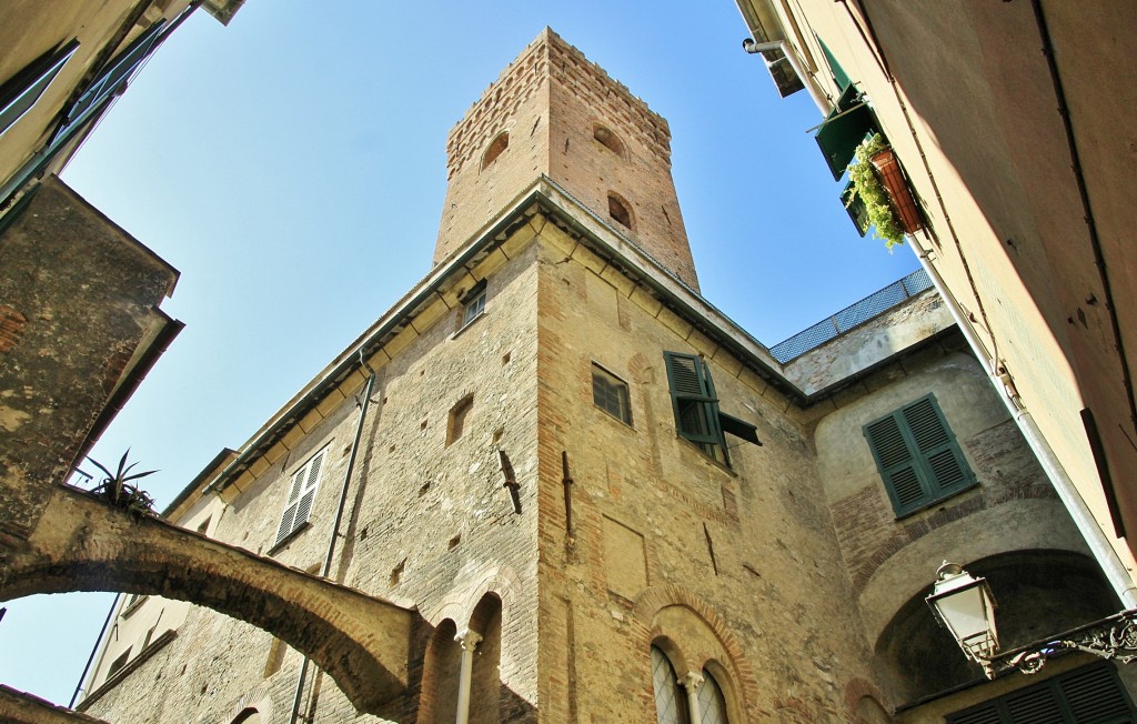 Foto: Centro histórico - Albenga (Liguria), Italia