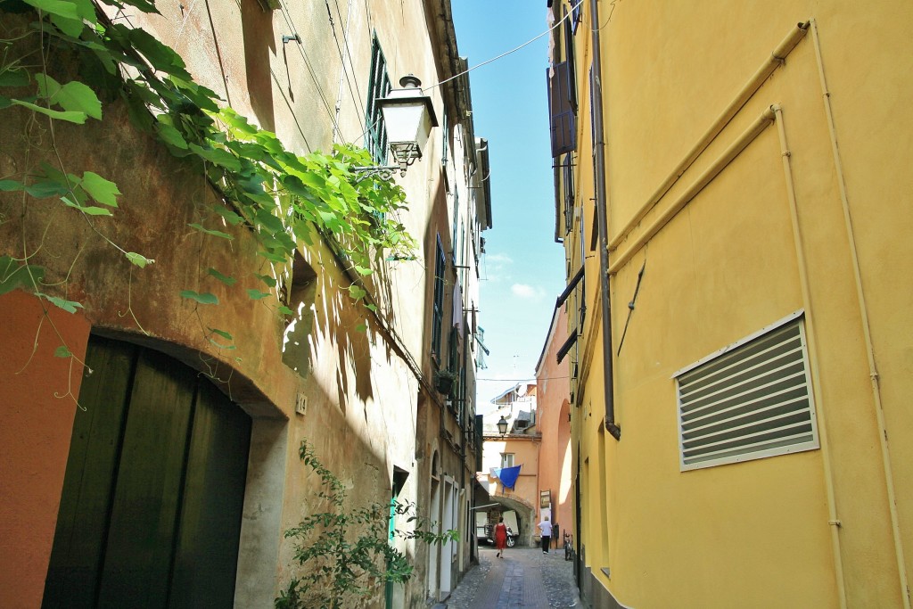 Foto: Centro histórico - Albenga (Liguria), Italia