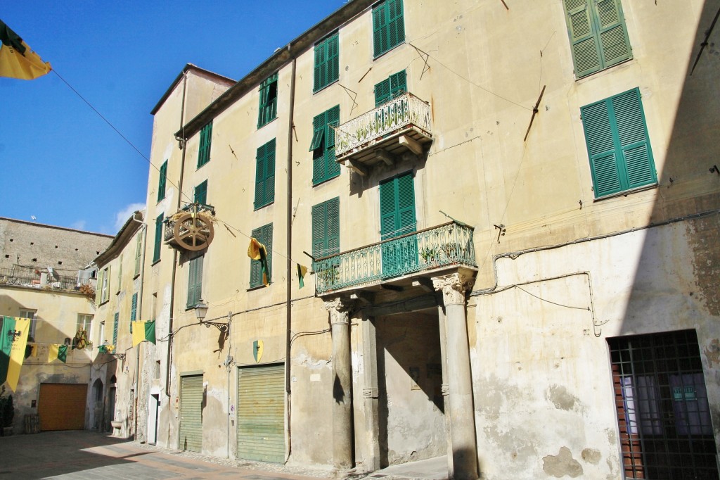 Foto: Centro histórico - Albenga (Liguria), Italia