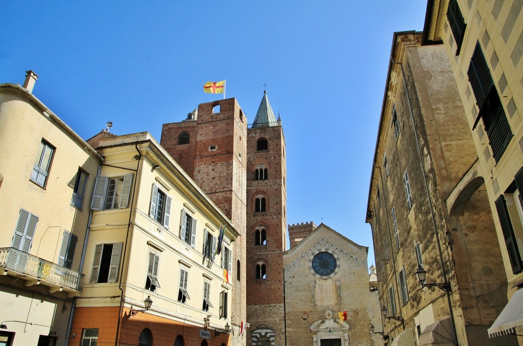 Foto: Centro histórico - Albenga (Liguria), Italia