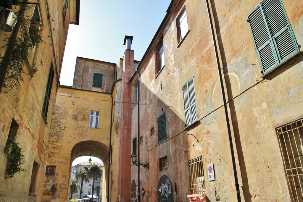 Foto: Centro histórico - Albenga (Liguria), Italia