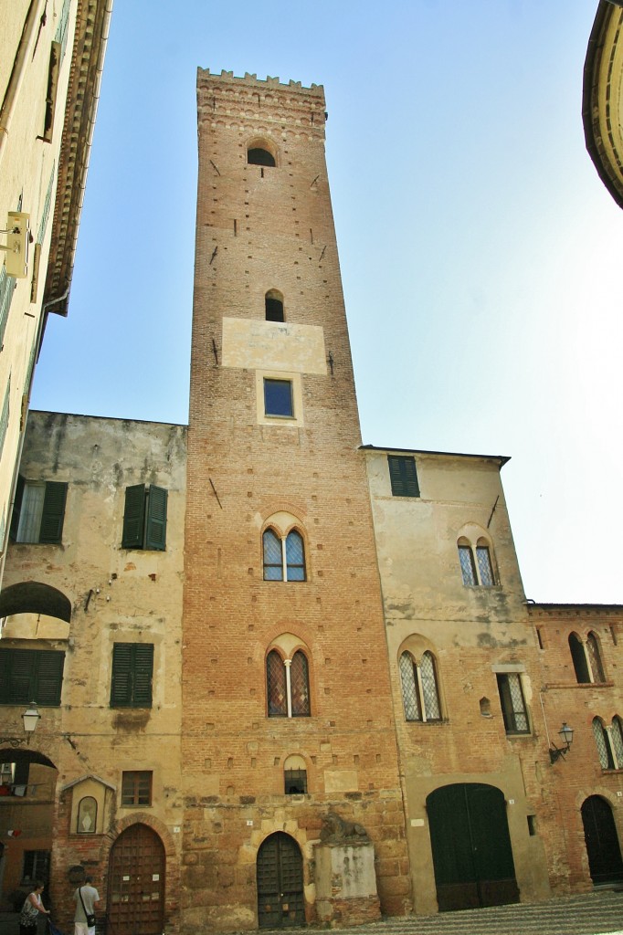 Foto: Centro histórico - Albenga (Liguria), Italia