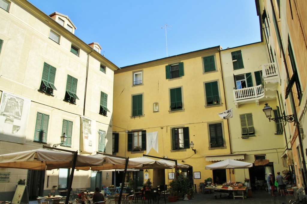 Foto: Centro histórico - Albenga (Liguria), Italia