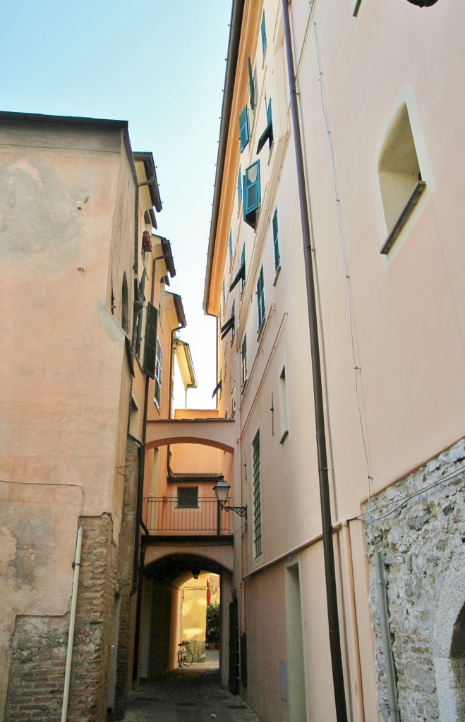 Foto: Centro histórico - Albenga (Liguria), Italia