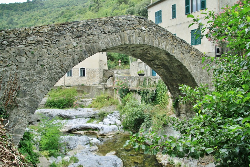 Foto: Centro histórico - Zuccarello (Liguria), Italia