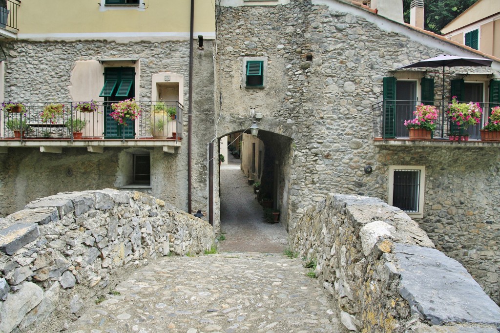 Foto: Centro histórico - Zuccarello (Liguria), Italia