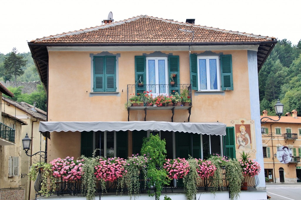 Foto: Vista del pueblo - Calizzano (Liguria), Italia