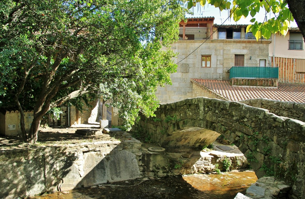 Foto: Puente medieval - San Martín del Castañar (Salamanca), España