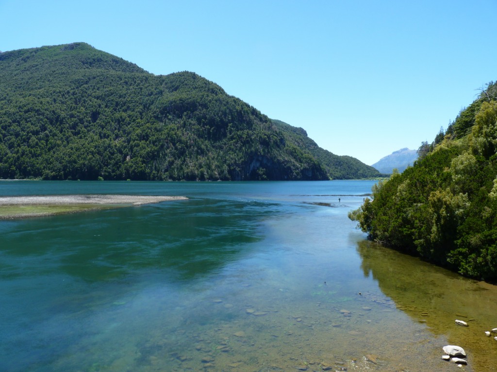 Foto: Río Menéndez. - Parque Nacional Los Alerces (Chubut), Argentina