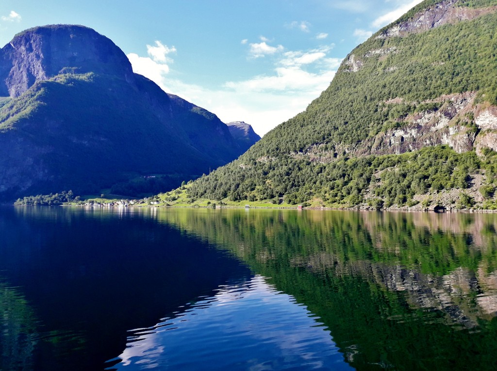 Foto: Navegando - Flam (Sogn og Fjordane), Noruega