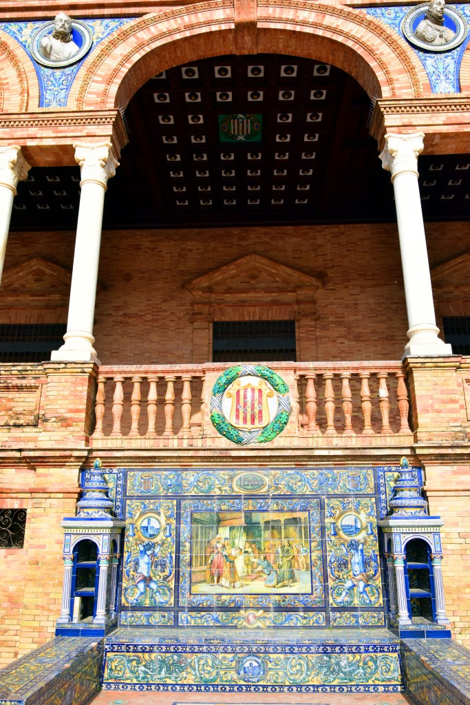 Foto: Lérida representada en un banco de la Plaza de España - Sevilla (Andalucía), España