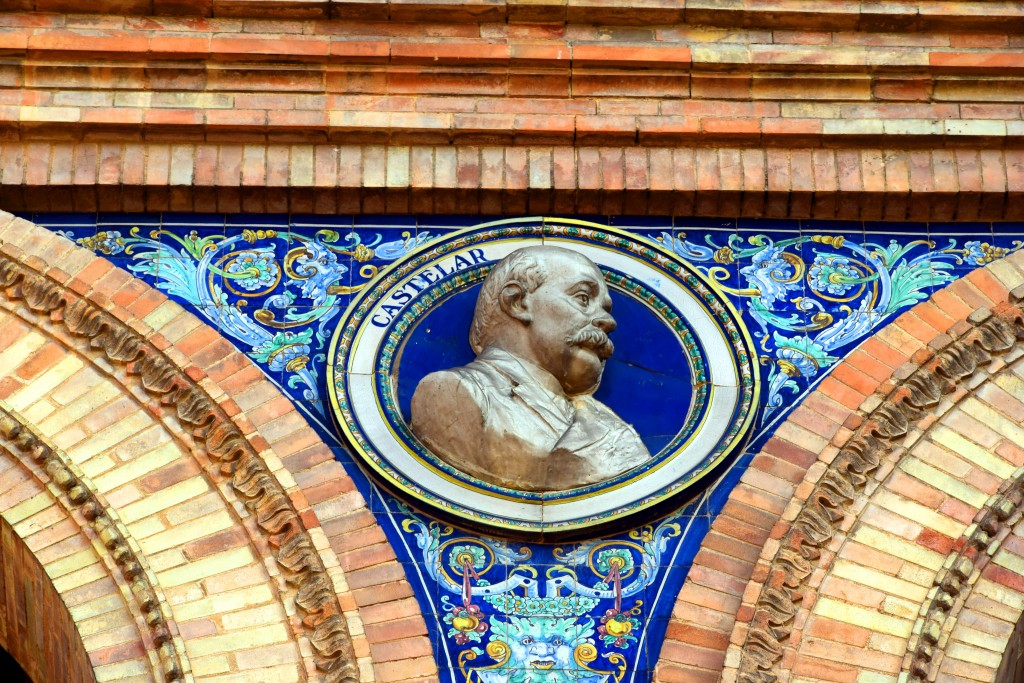 Foto: Castelar su busto representado en la Plaza de España sevillana - Sevilla (Andalucía), España