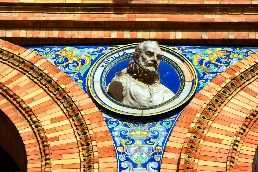 Foto: Ercilla su busto representado en la Plaza de España sevillana - Sevilla (Andalucía), España