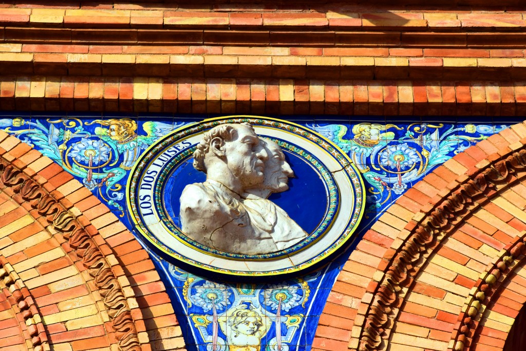 Foto: Los Luises su busto representado en la Plaza de España sevillana - Sevilla (Andalucía), España