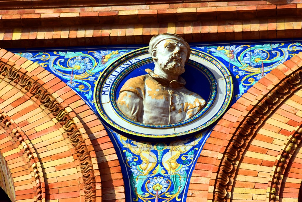 Foto: Magallanes su busto representado en la Plaza de España sevillana - Sevilla (Andalucía), España