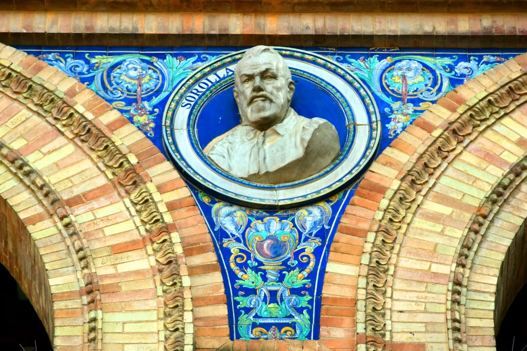 Foto: Sorolla su busto representado en la Plaza de España sevillana - Sevilla (Andalucía), España