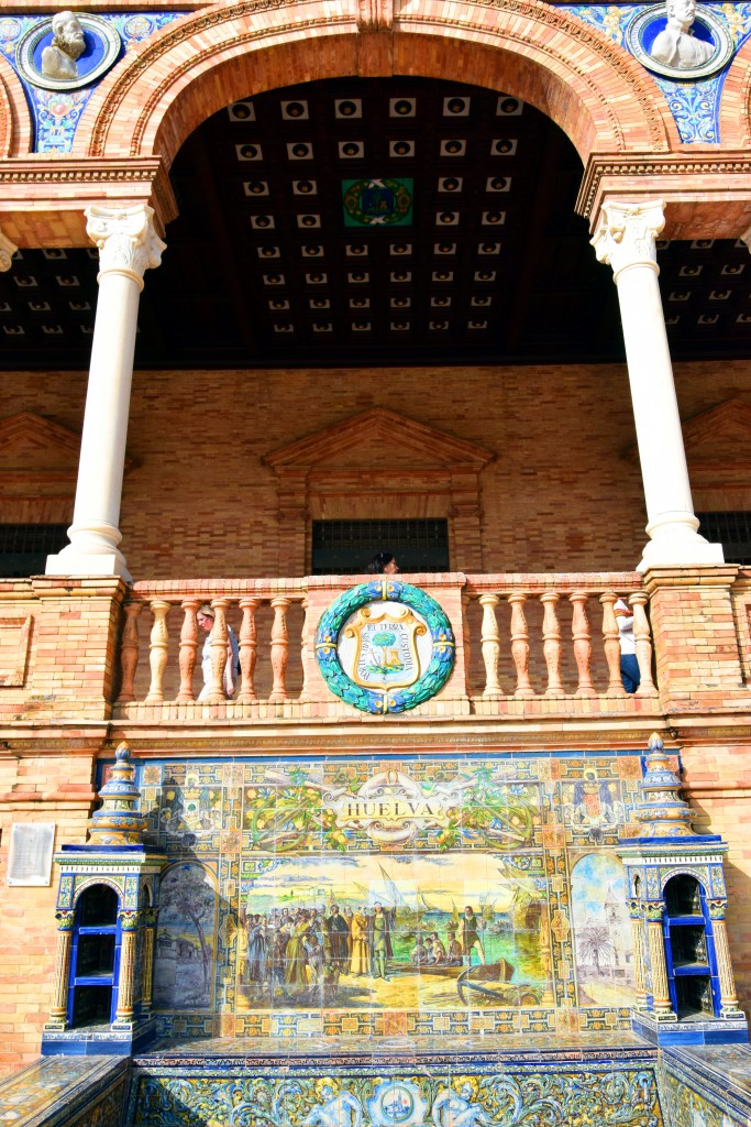 Foto: Huelva representada en un banco de la Plaza de España - Sevilla (Andalucía), España