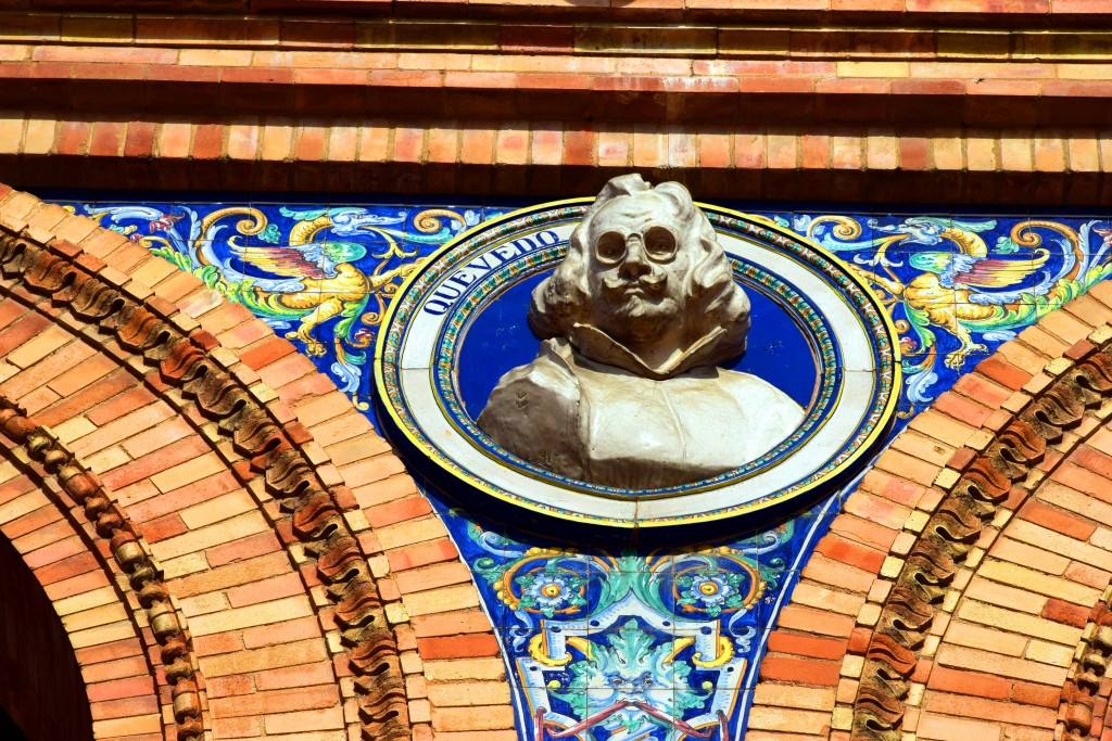 Foto: Quevedo su busto representado en la Plaza de España sevillana - Sevilla (Andalucía), España