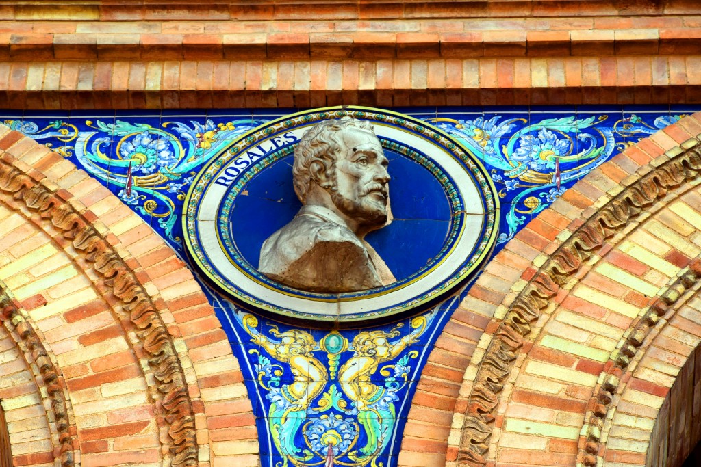 Foto: Rosales su busto representado en la Plaza de España sevillana - Sevilla (Andalucía), España