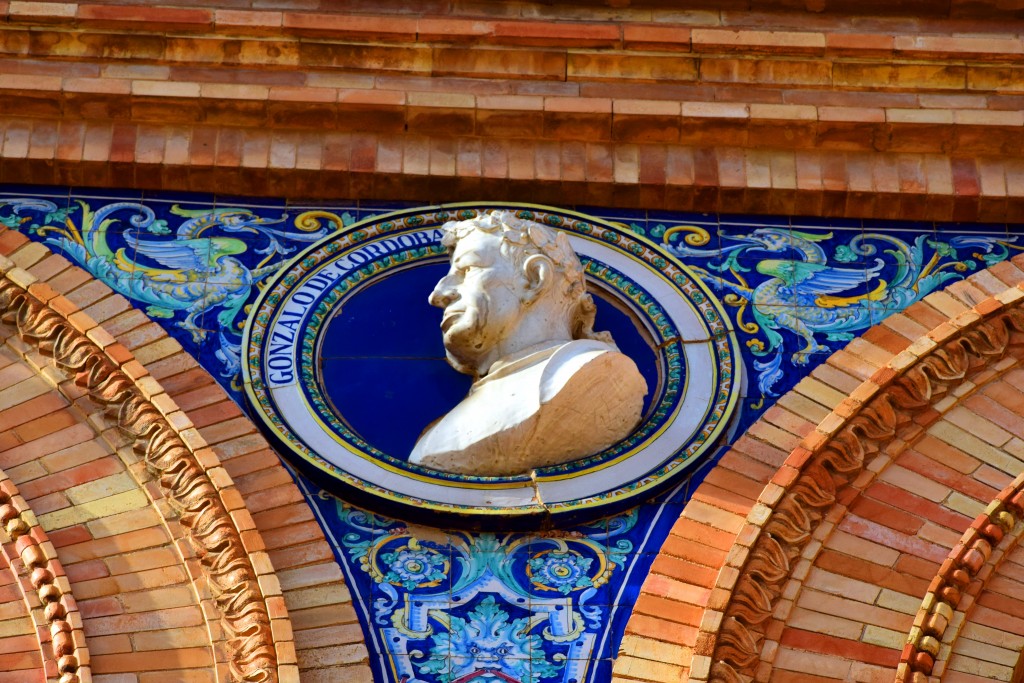 Foto: Gonzalo de Córdoba su busto representado en la Plaza de España sevillana - Sevilla (Andalucía), España