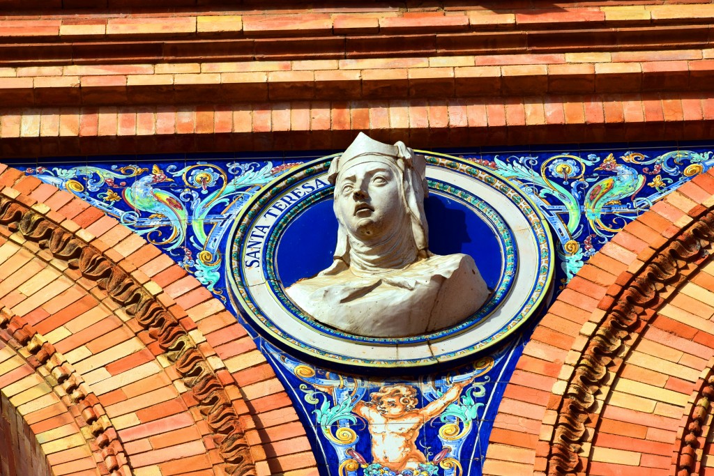 Foto: Santa Teresa su busto representado en la Plaza de España sevillana - Sevilla (Andalucía), España