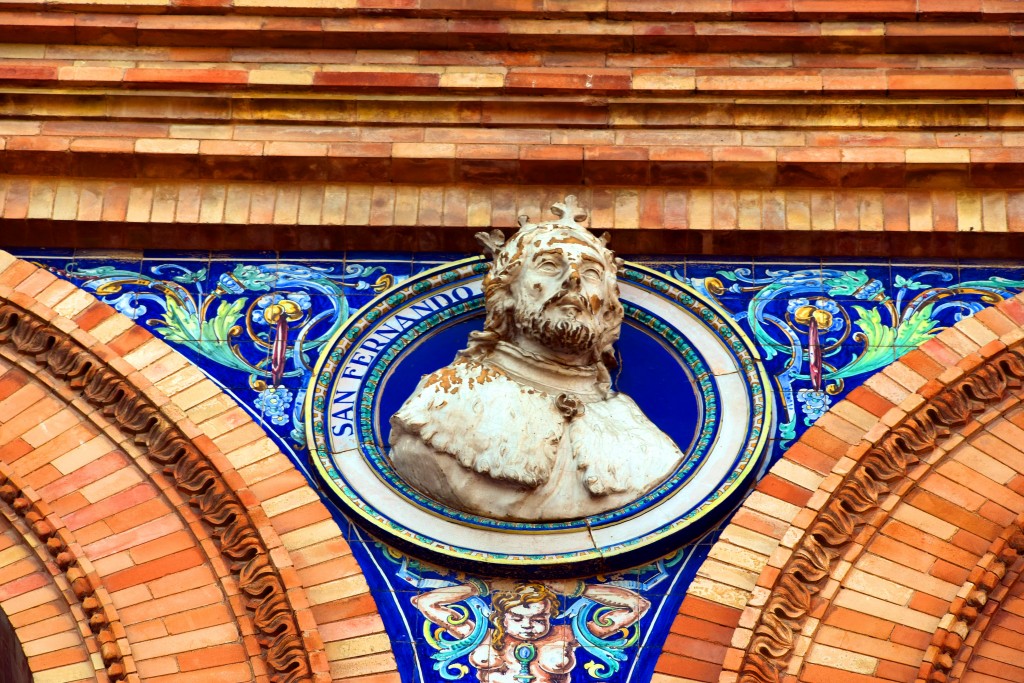 Foto: San Fernando su busto representado en la Plaza de España sevillana - Sevilla (Andalucía), España