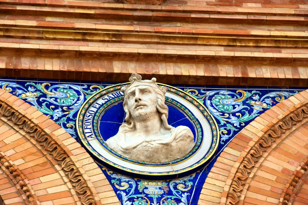 Foto: Alfonso el Sabio su busto representado en la Plaza de España sevillana - Sevilla (Andalucía), España