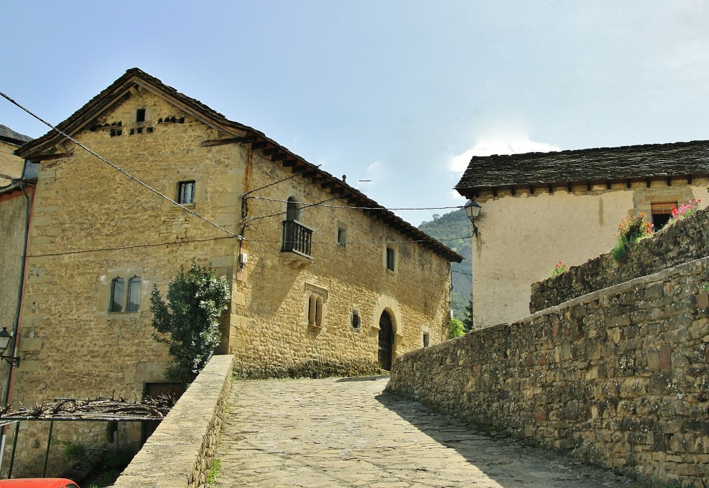 Foto: Vista del pueblo - San Juan de Serós (Huesca), España