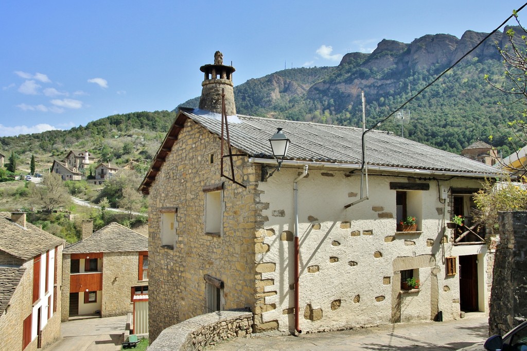 Foto: Vista del pueblo - San Juan de Serós (Huesca), España