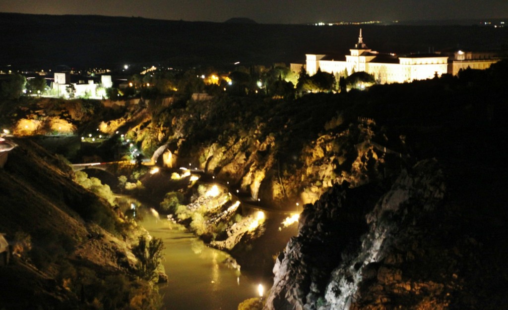 Foto: Vista nocturna - Toledo (Castilla La Mancha), España