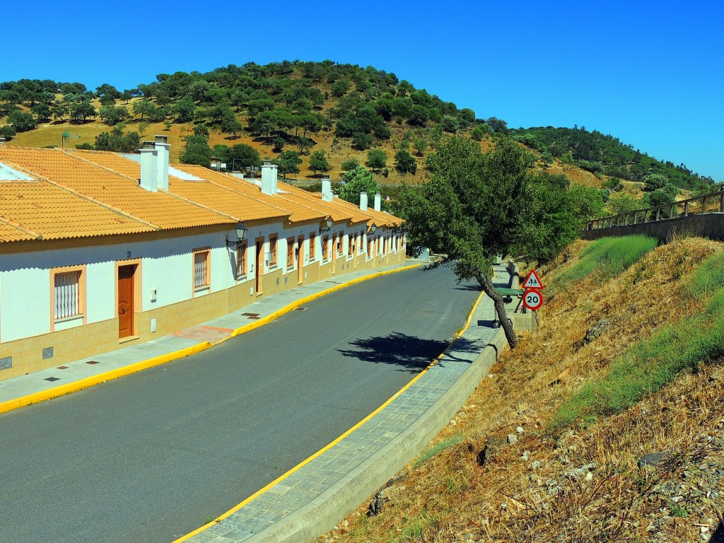 Foto: Avdª Puebla de Guzmán - El Almendro (Huelva), España