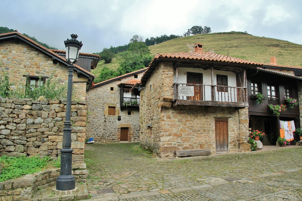 Foto: Centro Histórico - Bárcena Mayor (Cantabria), España