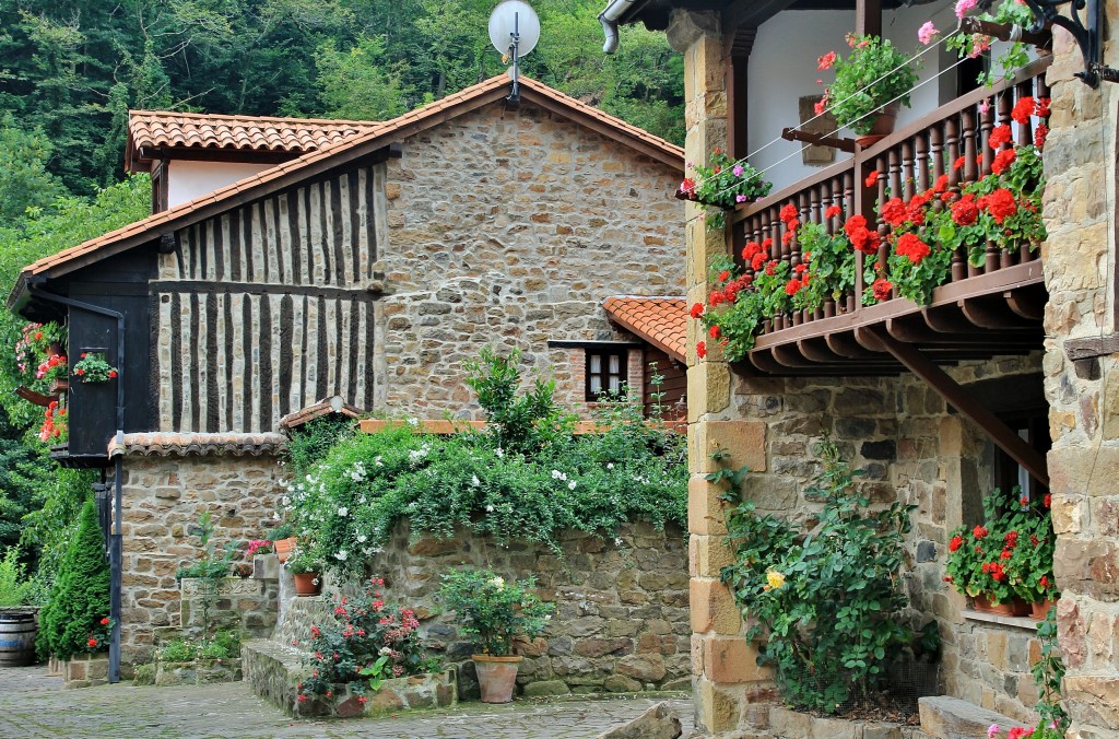 Foto: Centro Histórico - Bárcena Mayor (Cantabria), España