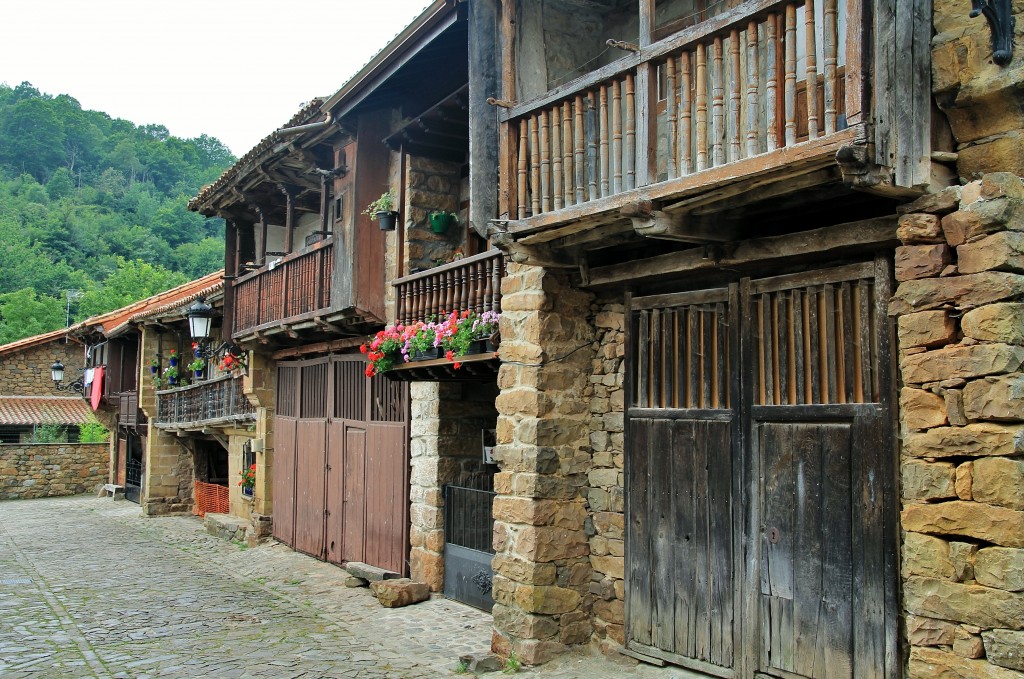 Foto: Centro Histórico - Bárcena Mayor (Cantabria), España