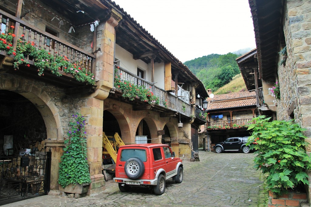 Foto: Centro Histórico - Bárcena Mayor (Cantabria), España