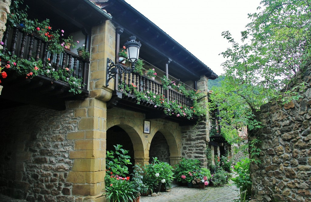 Foto: Centro Histórico - Bárcena Mayor (Cantabria), España