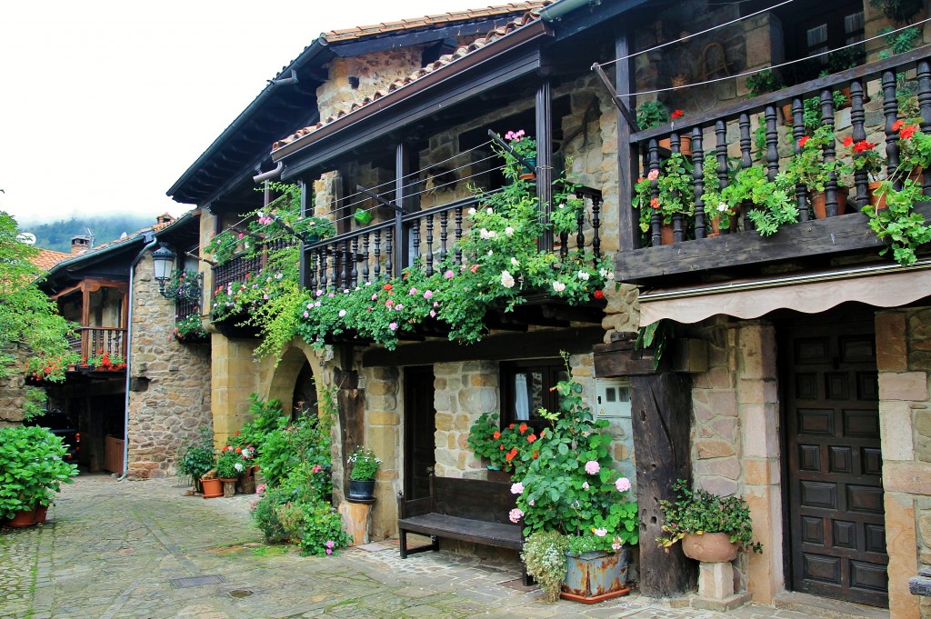 Foto: Centro Histórico - Bárcena Mayor (Cantabria), España