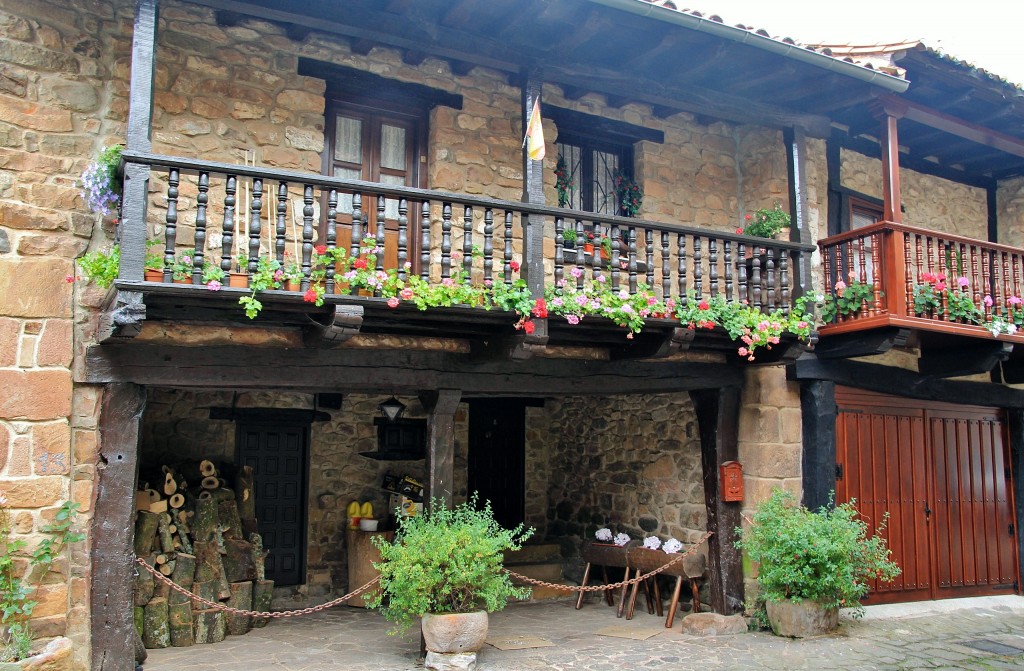 Foto: Centro Histórico - Bárcena Mayor (Cantabria), España