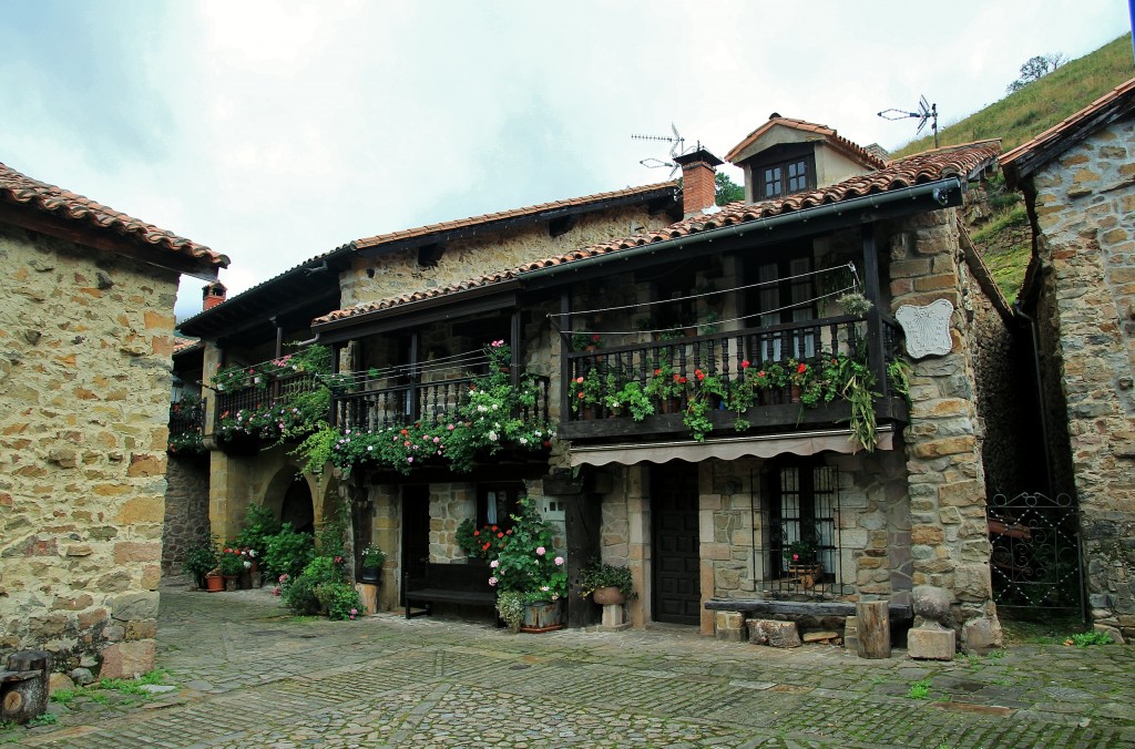 Foto: Centro Histórico - Bárcena Mayor (Cantabria), España