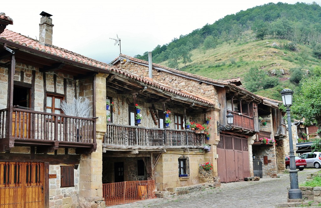 Foto: Centro Histórico - Bárcena Mayor (Cantabria), España