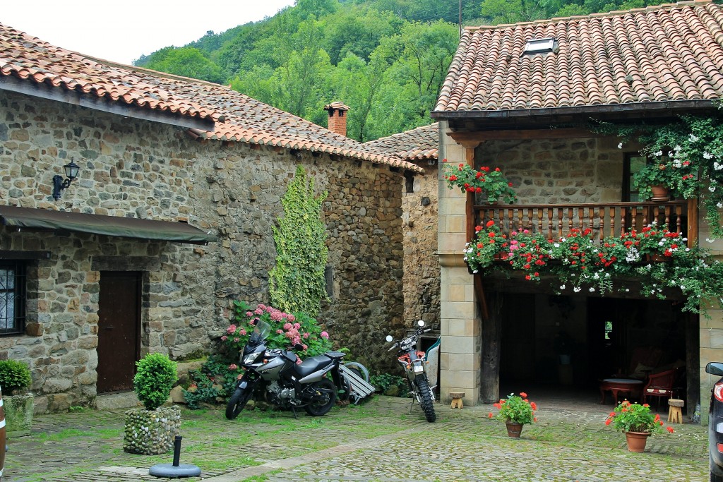 Foto: Centro Histórico - Bárcena Mayor (Cantabria), España