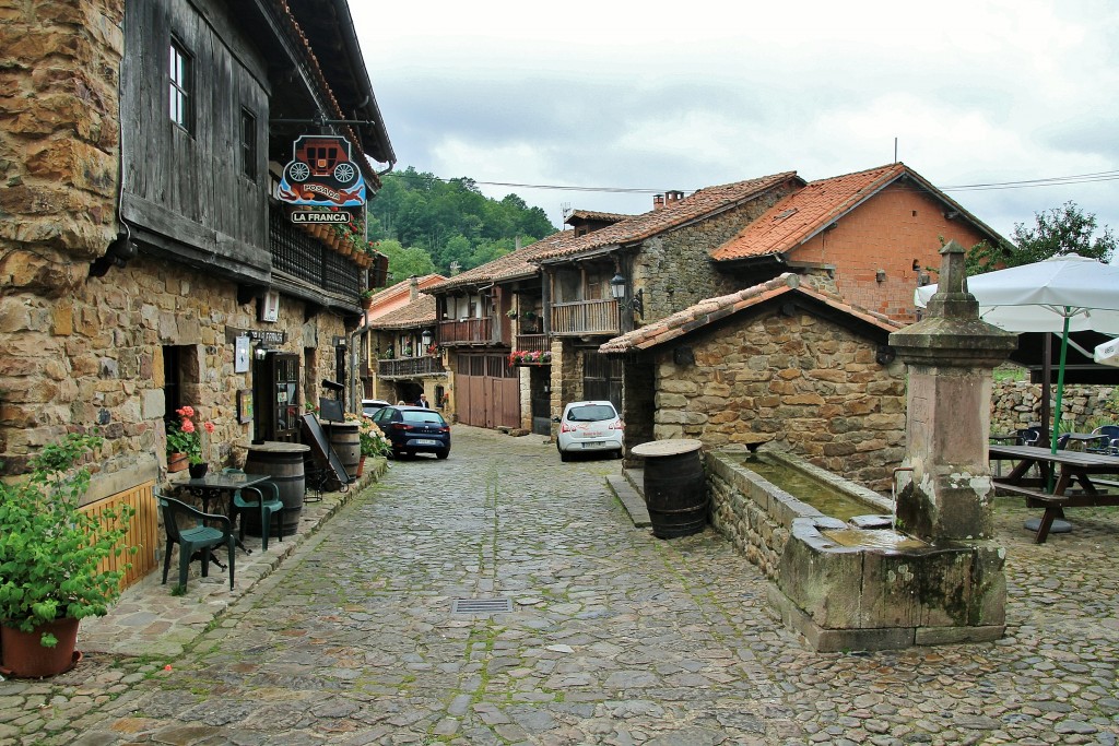 Foto: Centro Histórico - Bárcena Mayor (Cantabria), España