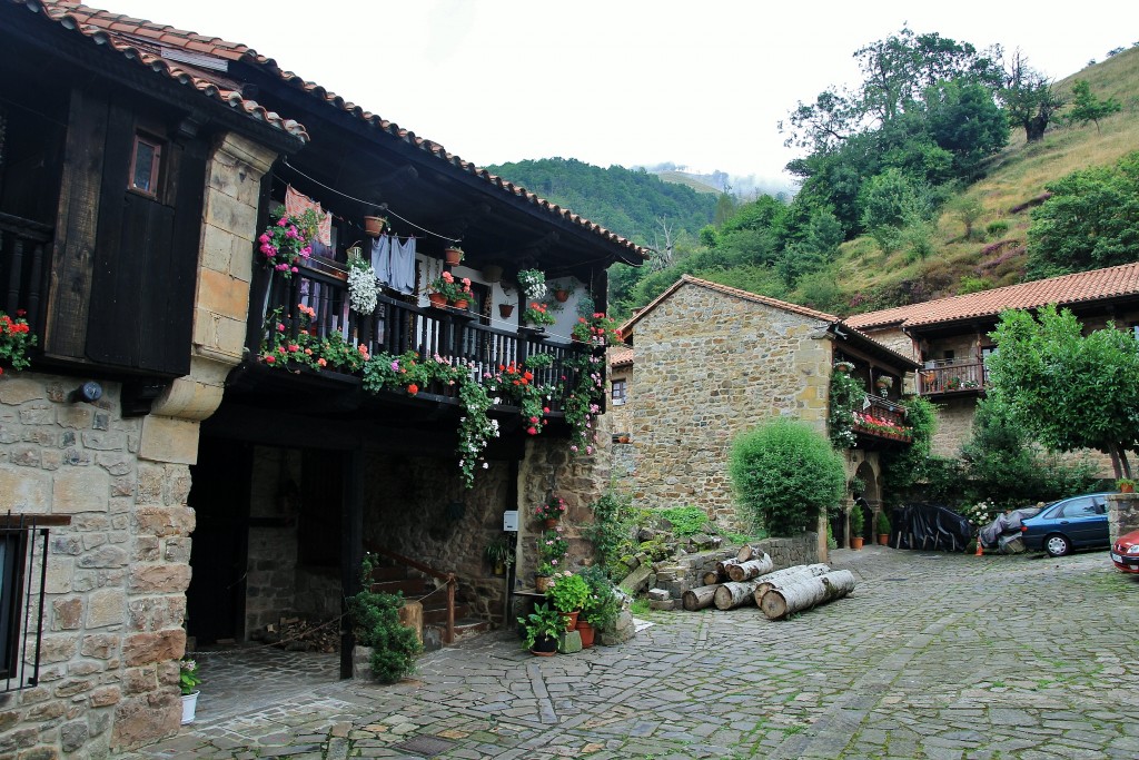 Foto: Centro Histórico - Bárcena Mayor (Cantabria), España