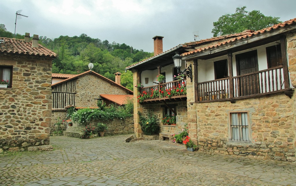 Foto: Centro Histórico - Bárcena Mayor (Cantabria), España