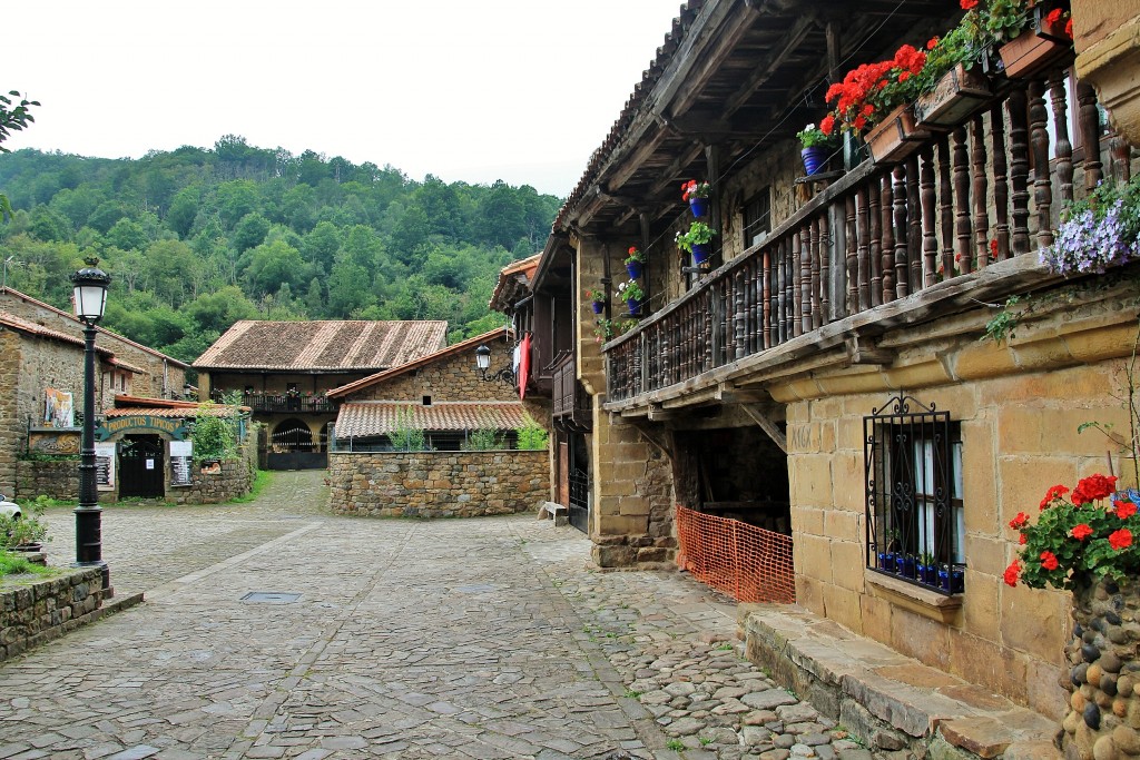 Foto: Centro Histórico - Bárcena Mayor (Cantabria), España