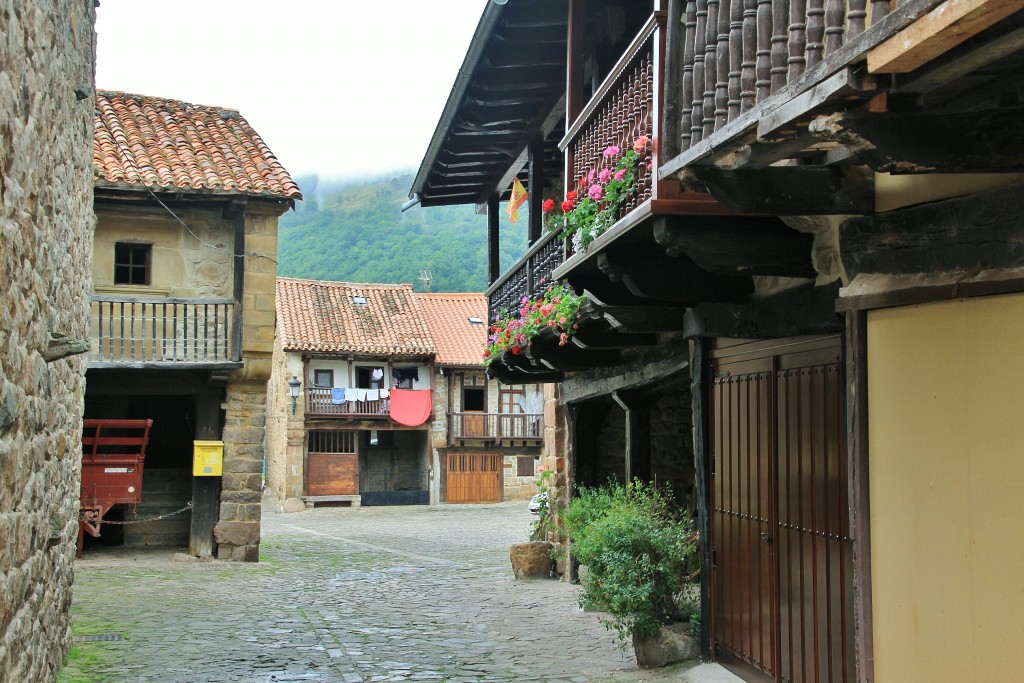 Foto: Centro Histórico - Bárcena Mayor (Cantabria), España