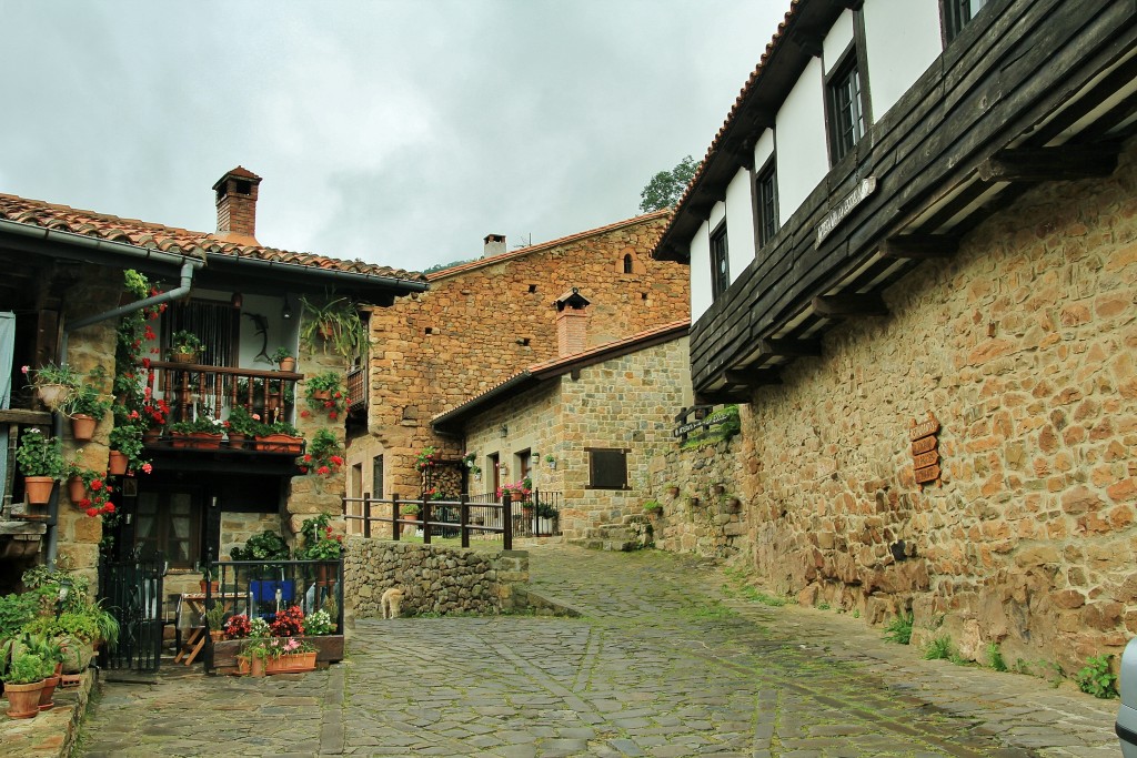 Foto: Centro Histórico - Bárcena Mayor (Cantabria), España